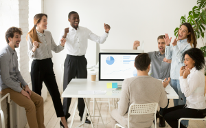 داشتن امنیت روانی چه تاثیری بر عملکرد کارکنان یک مجموعه دارد؟