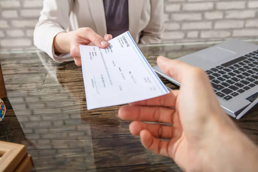 آیا کارآموزان حقوق میگیرند؟