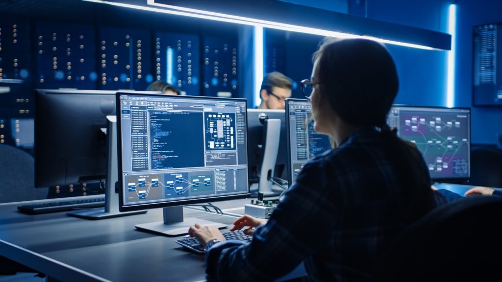 یک برنامه نویس به چه مهارت‌هایی نیاز دارد؟
