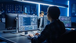 یک برنامه نویس به چه مهارت‌هایی نیاز دارد؟
